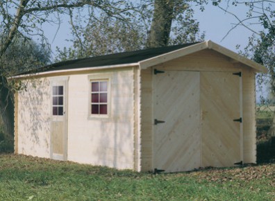 Garage en panneaux de bois naturel